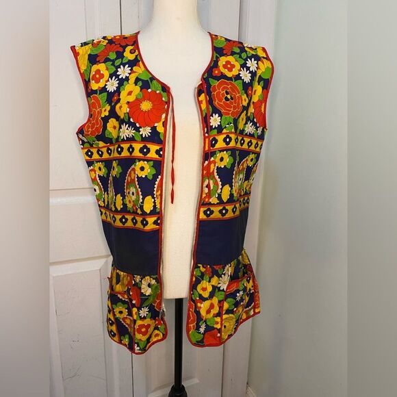 1970s Paisley Floral Scandi-Inspired Top - Picture 13 of 14